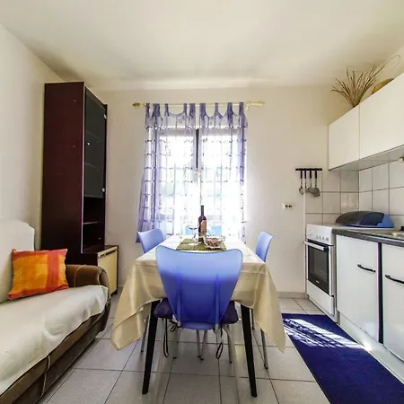 Two Bedroom Fani بوستيرا