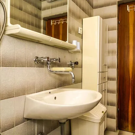 Two Bedroom Fani شقة بوستيرا