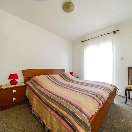 Two Bedroom Fani شقة *