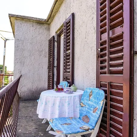 Two Bedroom Fani شقة *